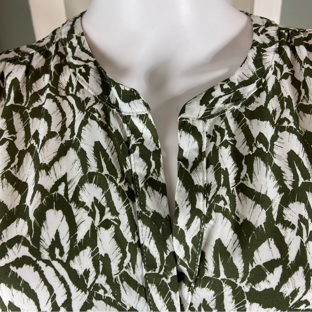 JACHS Girlfriend Olive Green White Abstract Button Down Top Blouse Shirt Medium - Picture 7 of 12